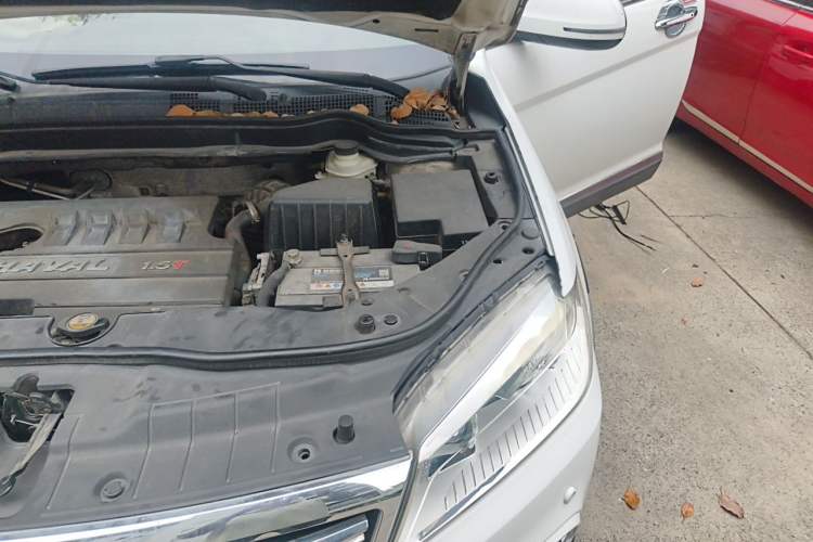 Used Haval H6 2016 Upgraded Model 1.5T Manual Two-Wheel Drive Prestige Version Engine Bay Left