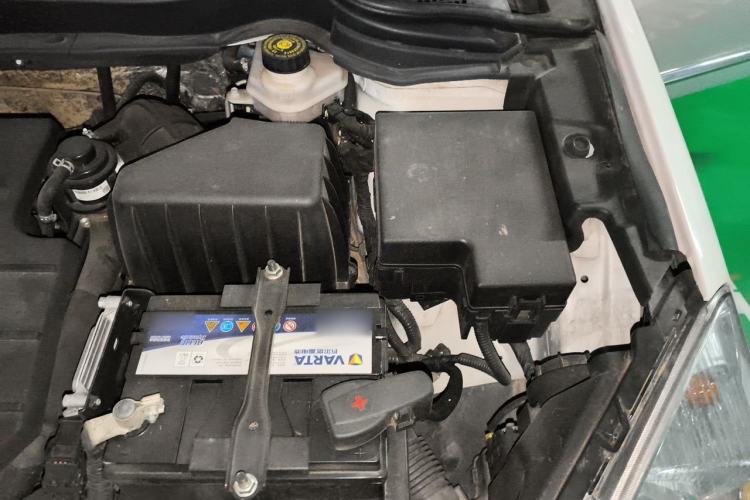 Used Haval H6 2016 Upgraded Model 1.5T Manual Two-Wheel Drive Elite Version Engine Bay Left