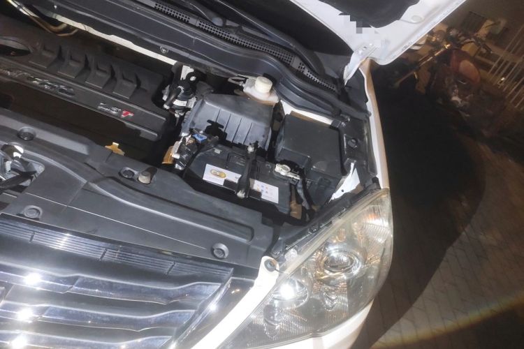Used Haval H6 2016 Upgraded Model 1.5T Manual Two-Wheel Drive Elite Version Engine Bay Left