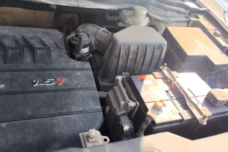 Used Haval H6 2016 Upgraded Model 1.5T Manual Two-Wheel Drive Urban Version Engine Bay Left