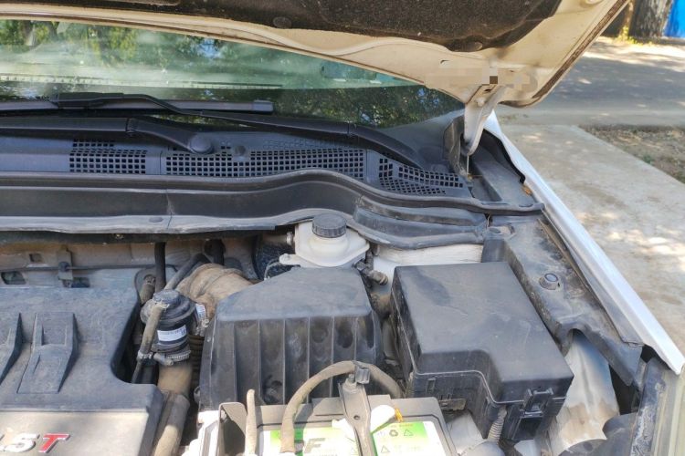 Used Haval H6 2016 Upgraded Model 1.5T Automatic Two-Wheel Drive Elite Version Engine Bay Left