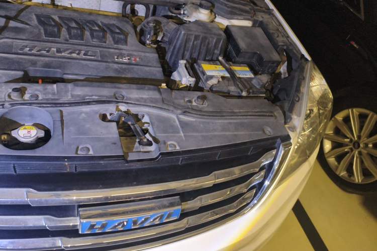 Used Haval H6 2016 Upgraded Model 1.5T Manual Two-Wheel Drive Elite Version Engine Bay Left