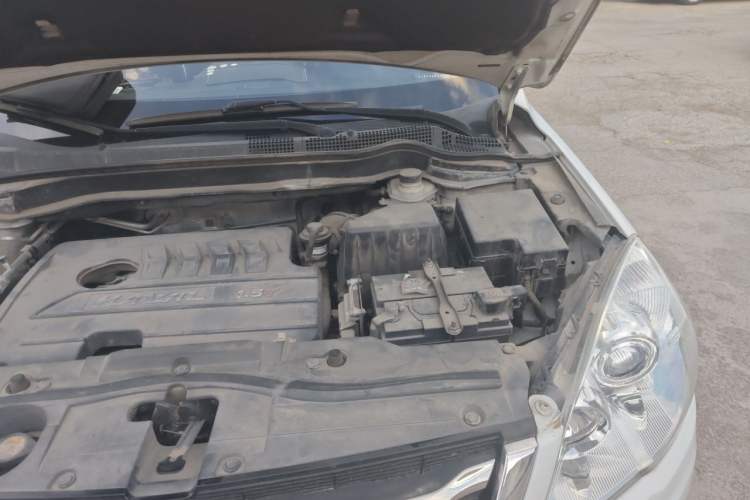 Used Haval H6 2016 Upgraded Model 1.5T Manual Two-Wheel Drive Elite Version Engine Bay Left