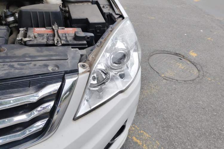 Used Haval H6 2016 Upgraded Model 1.5T Manual Two-Wheel Drive Elite Version Engine Bay Left