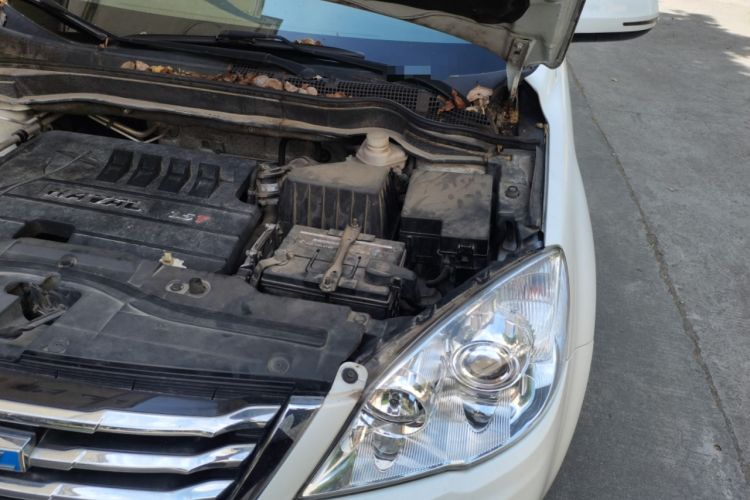 Used Haval H6 2016 Upgraded Model 1.5T Manual Two-Wheel Drive Elite Version Engine Bay Left