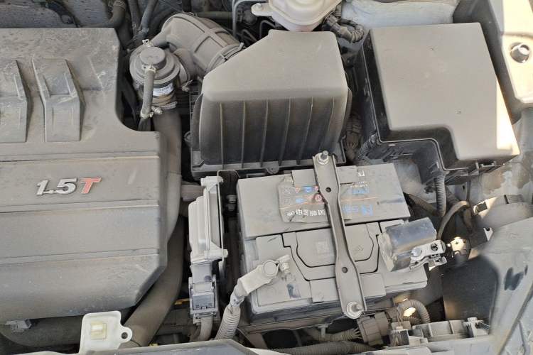 Used Haval H6 2016 Upgraded Model 1.5T Manual Two-Wheel Drive Elite Version Engine Bay Left