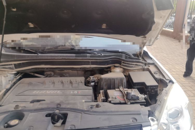 Used Haval H6 2016 Upgraded Model 1.5T Manual Two-Wheel Drive Elite Version Engine Bay Left