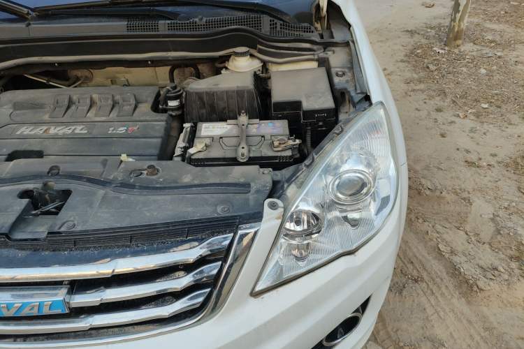 Used Haval H6 2016 Upgraded Model 1.5T Manual Two-Wheel Drive Elite Version Engine Bay Left