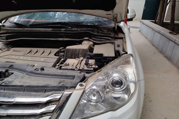 Used Haval H6 2016 Upgraded Model 1.5T Manual Two-Wheel Drive Elite Version Engine Bay Left