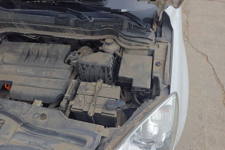 Used Haval H6 2016 Upgraded Model 1.5T Manual Two-Wheel Drive Elite Version Engine Bay Left