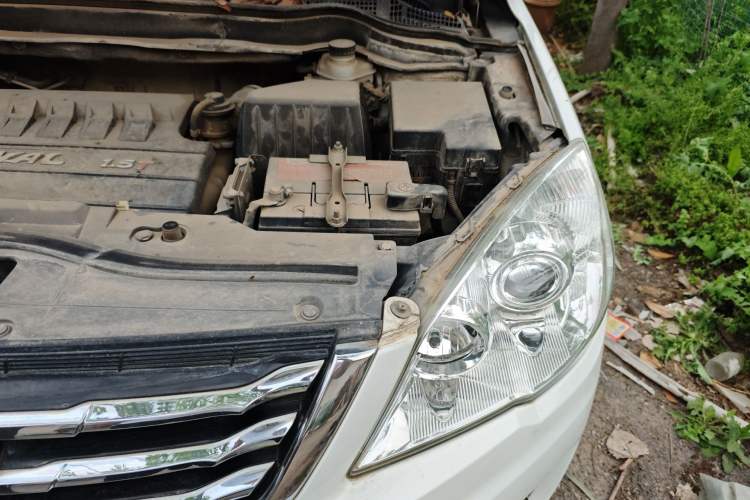 Used Haval H6 2016 Upgraded Model 1.5T Manual Two-Wheel Drive Urban Version Engine Bay Left