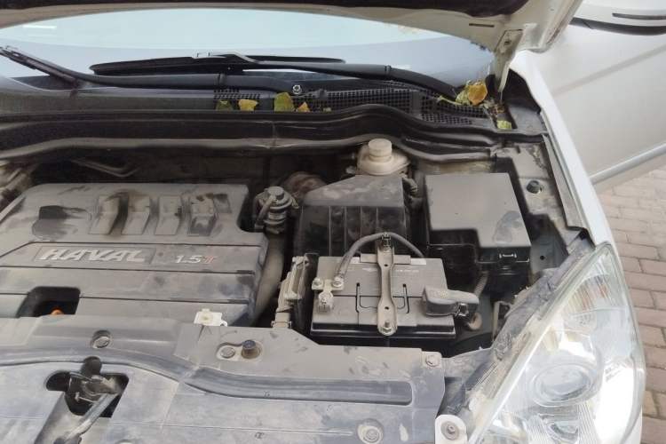 Used Haval H6 2016 Upgraded Model 1.5T Automatic Two-Wheel Drive Prestige Version Engine Bay Left