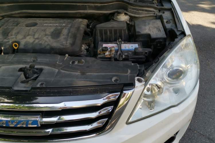 Used Haval H6 2016 Upgraded Model 2.0T Diesel Manual 4x4 Prestige Version China IV Engine Bay Left