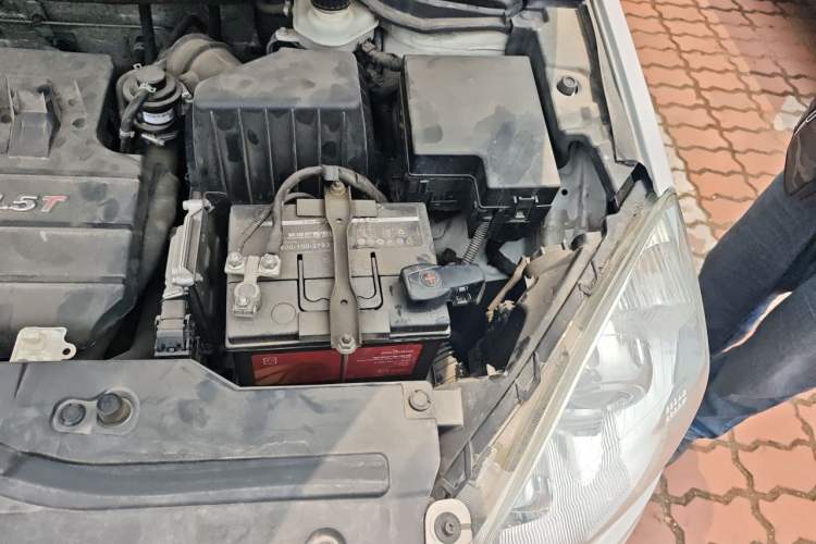 Used Haval H6 2016 Upgraded Model 1.5T Automatic Two-Wheel Drive Elite Version Engine Bay Left