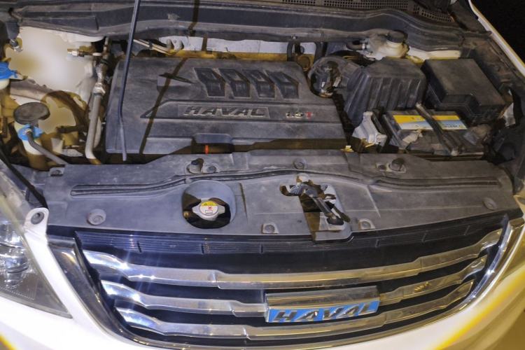 Used Haval H6 2016 Upgraded Model 1.5T Manual Two-Wheel Drive Elite Version Engine Bay