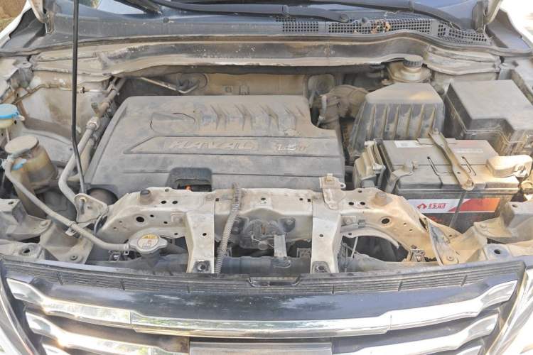 Used Haval H6 2016 Upgraded Model 1.5T Manual Two-Wheel Drive Elite Version Engine Bay
