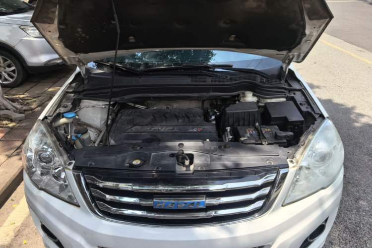 Used Haval H6 2016 Upgraded Model 1.5T Manual Two-Wheel Drive Elite Version Engine Bay