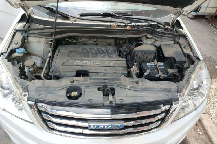 Used Haval H6 2016 Upgraded Model 1.5T Manual Two-Wheel Drive Elite Version Engine Bay