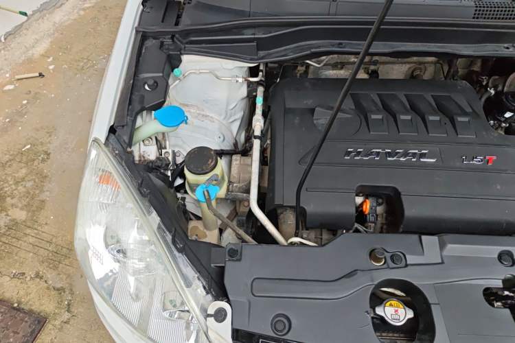 Used Haval H6 2016 Upgraded Model 1.5T Automatic Two-Wheel Drive Elite Version Engine Bay Right