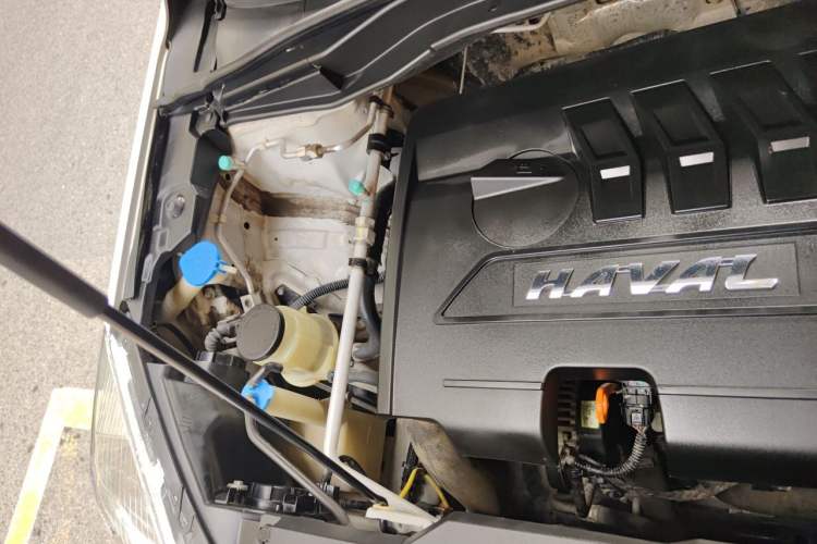 Used Haval H6 2016 Upgraded Model 1.5T Manual Two-Wheel Drive Elite Version Engine Bay Right