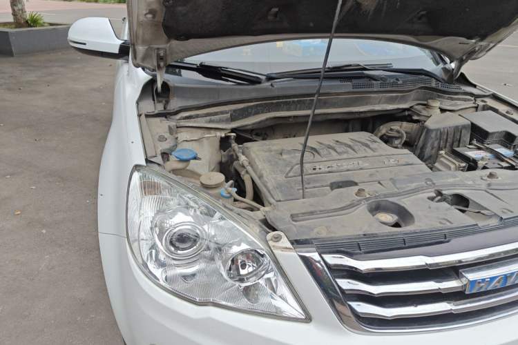 Used Haval H6 2016 Upgraded Model 1.5T Manual Two-Wheel Drive Elite Version Engine Bay Right