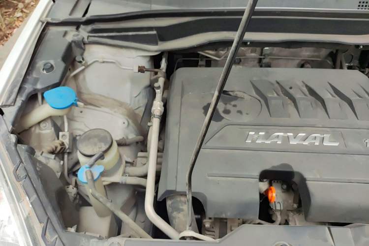 Used Haval H6 2016 Upgraded Model 1.5T Manual Two-Wheel Drive Elite Version Engine Bay Right
