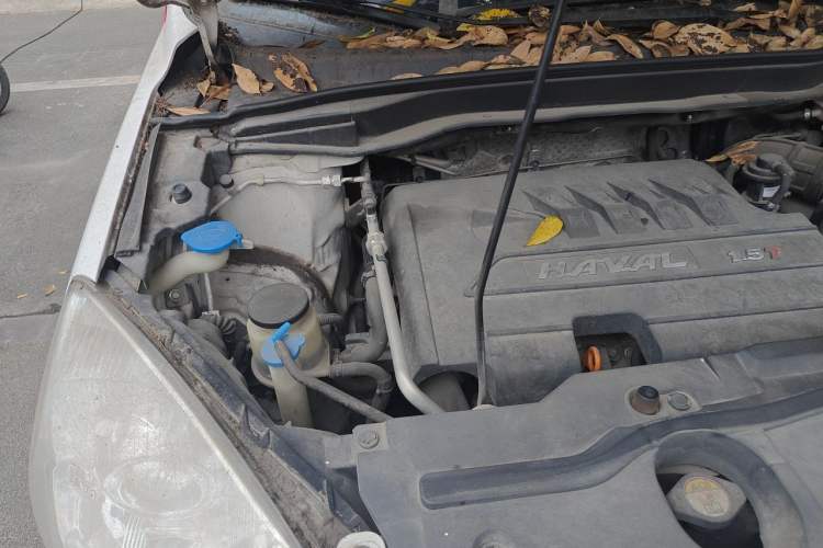 Used Haval H6 2016 Upgraded Model 1.5T Manual Two-Wheel Drive Elite Version Engine Bay Right
