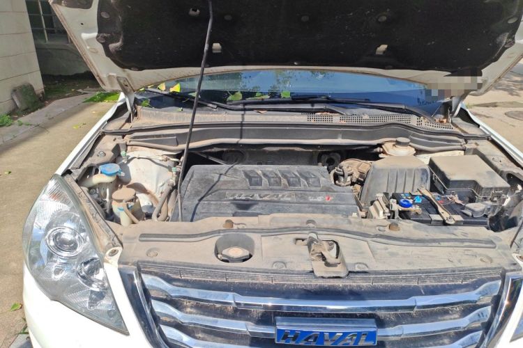 Used Haval H6 2016 Upgraded Model 1.5T Manual Two-Wheel Drive Elite Version Engine Bay Right