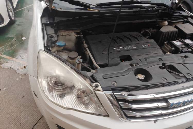 Used Haval H6 2016 Upgraded Model 1.5T Manual Two-Wheel Drive Elite Version Engine Bay Right