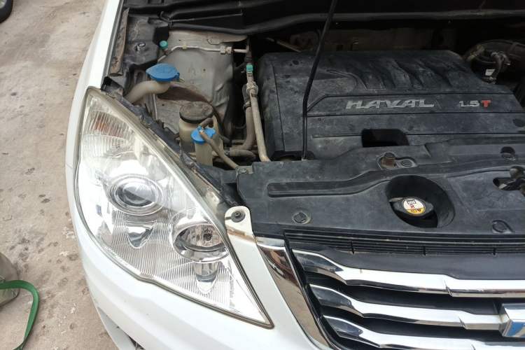 Used Haval H6 2016 Upgraded Model 1.5T Manual Two-Wheel Drive Elite Version Engine Bay Right