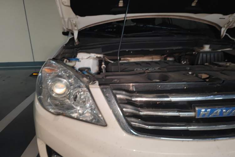 Used Haval H6 2016 Upgraded Model 1.5T Manual Two-Wheel Drive Elite Version Engine Bay Right