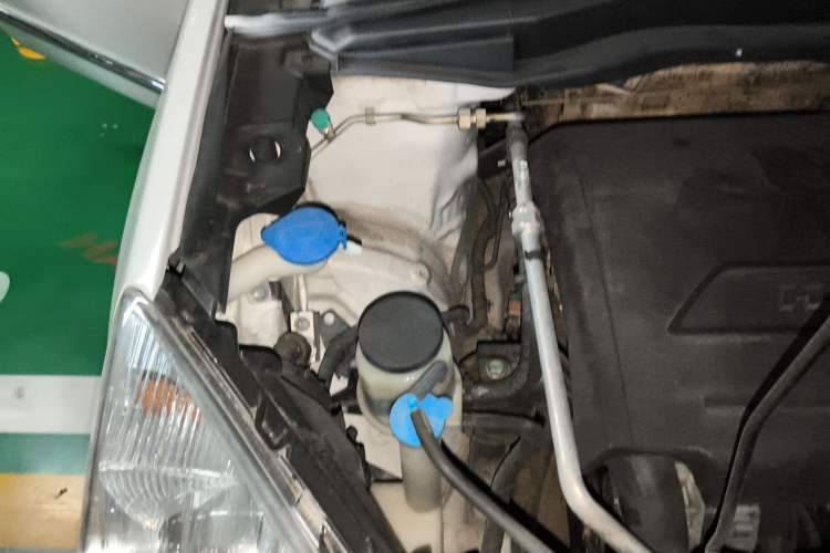 Used Haval H6 2016 Upgraded Model 1.5T Manual Two-Wheel Drive Elite Version Engine Bay Right