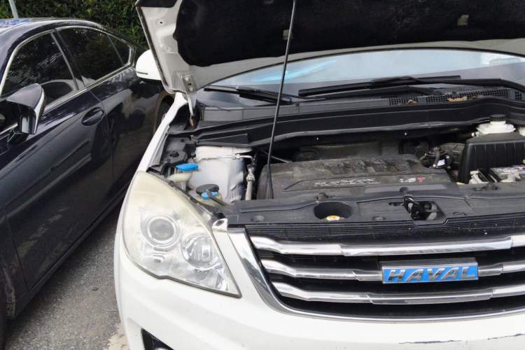 Used Haval H6 2016 Upgraded Model 1.5T Manual Two-Wheel Drive Elite Version Engine Bay Right