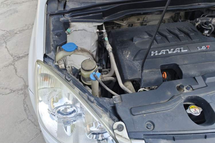 Used Haval H6 2016 Upgraded Model 1.5T Manual Two-Wheel Drive Elite Version Engine Bay Right