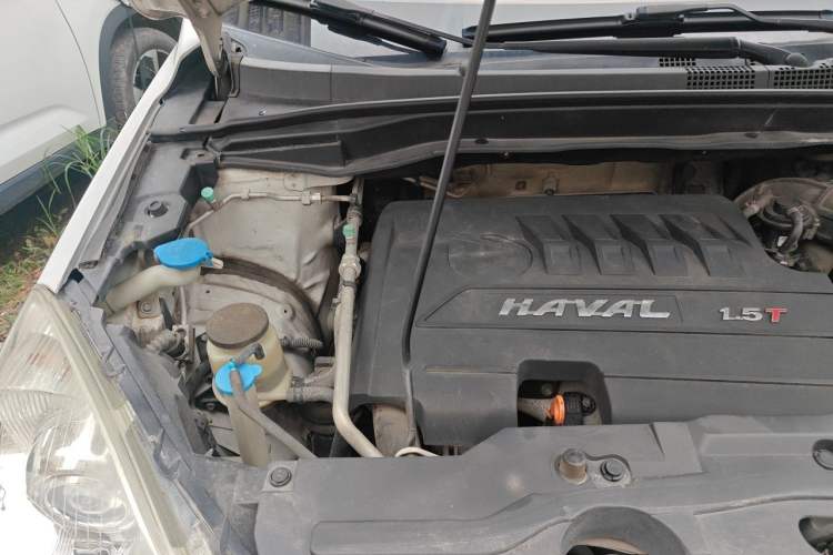 Used Haval H6 2016 Upgraded Model 1.5T Manual Two-Wheel Drive Elite Version Engine Bay Right