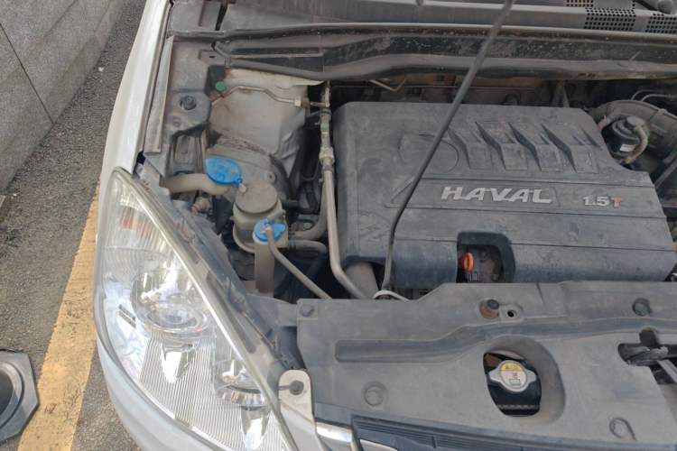 Used Haval H6 2016 Upgraded Model 1.5T Manual Two-Wheel Drive Elite Version Engine Bay Right