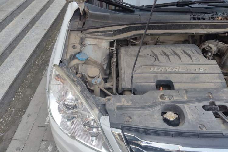 Used Haval H6 2016 Upgraded Model 1.5T Manual Two-Wheel Drive Elite Version Engine Bay Right