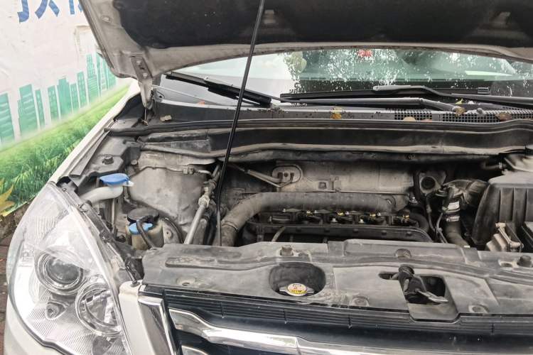 Used Haval H6 2016 Upgraded Model 1.5T Manual Two-Wheel Drive Elite Version Engine Bay Right
