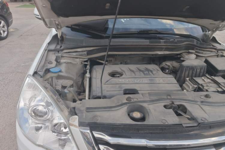 Used Haval H6 2016 Upgraded Model 1.5T Manual Two-Wheel Drive Elite Version Engine Bay Right