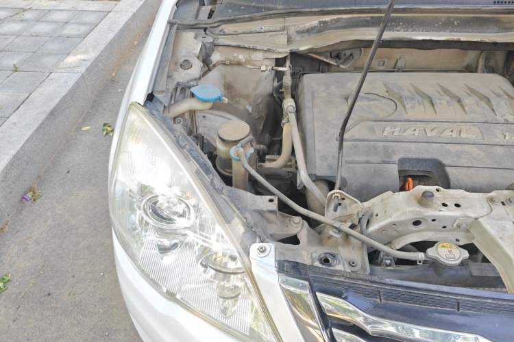Used Haval H6 2016 Upgraded Model 1.5T Manual Two-Wheel Drive Elite Version Engine Bay Right
