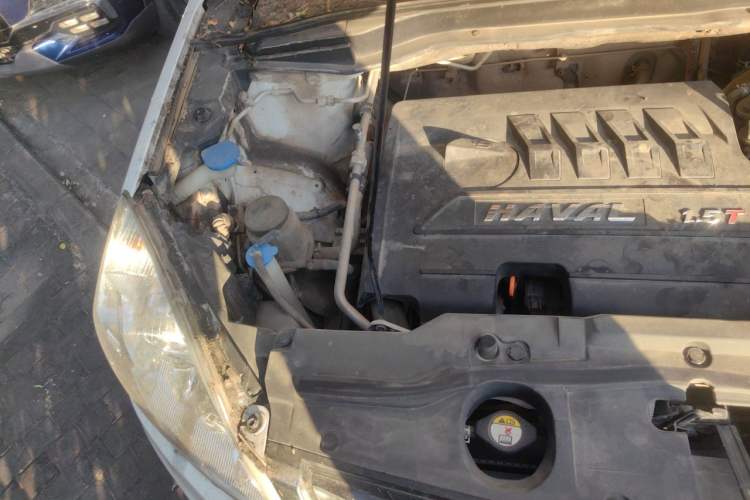 Used Haval H6 2016 Upgraded Model 1.5T Manual Two-Wheel Drive Elite Version Engine Bay Right