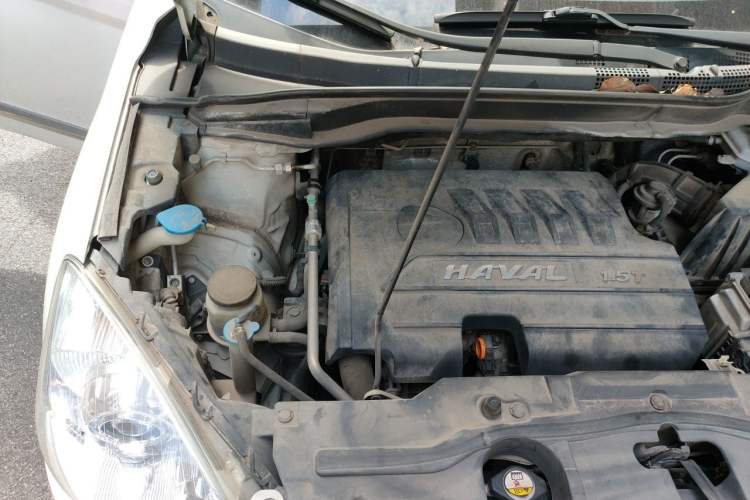 Used Haval H6 2016 Upgraded Model 1.5T Manual Two-Wheel Drive Elite Version Engine Bay Right