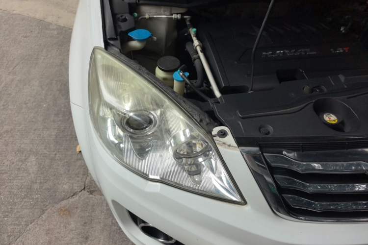 Used Haval H6 2016 Upgraded Model 1.5T Manual Two-Wheel Drive Urban Version Engine Bay Right
