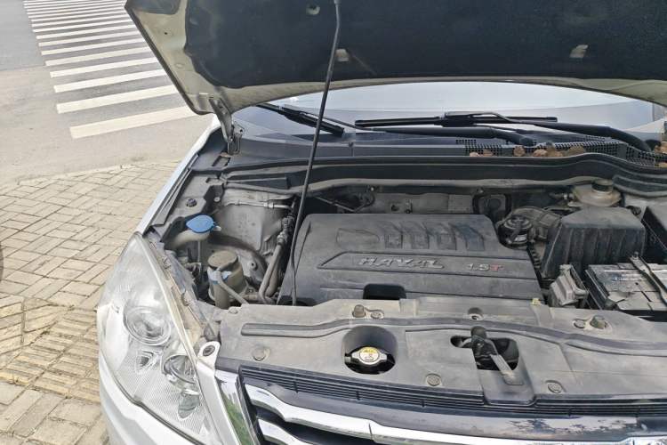 Used Haval H6 2016 Upgraded Model 1.5T Manual Two-Wheel Drive Elite Version Engine Bay Right