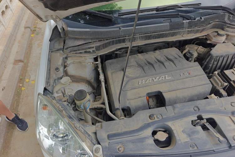 Used Haval H6 2016 Upgraded Model 1.5T Manual Two-Wheel Drive Elite Version Engine Bay Right