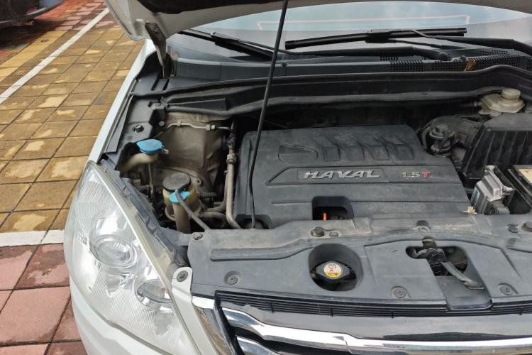 Used Haval H6 2016 Upgraded Model 1.5T Manual Two-Wheel Drive Elite Version Engine Bay Right