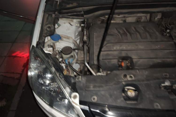 Used Haval H6 2016 Upgraded Model 1.5T Automatic Two-Wheel Drive Elite Version Engine Bay Right