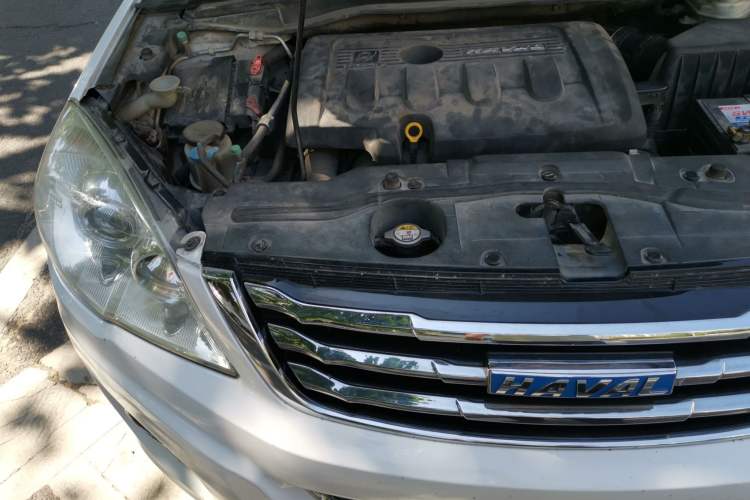 Used Haval H6 2016 Upgraded Model 2.0T Diesel Manual 4x4 Prestige Version China IV Engine Bay Right