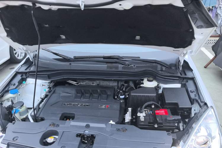 Used Haval H6 2016 Upgraded Model 1.5T Automatic Two-Wheel Drive Elite Version Engine Bay