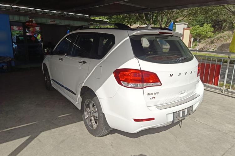 Used Haval H6 2016 Upgraded Model 1.5T Automatic Two-Wheel Drive Elite Version Exterior 2